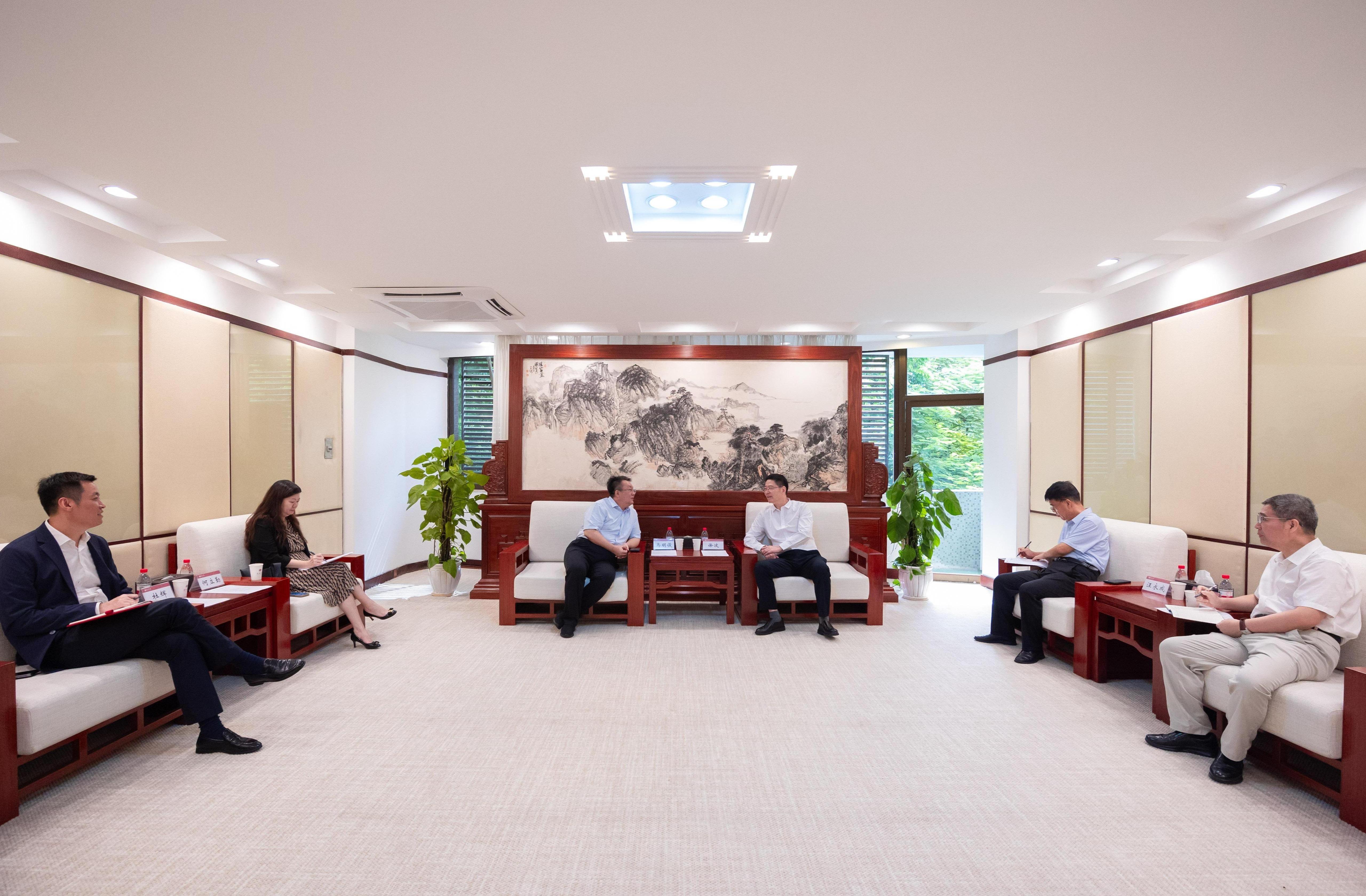 中国银行深圳分行行长马明俊一行赴深圳大学调研交流