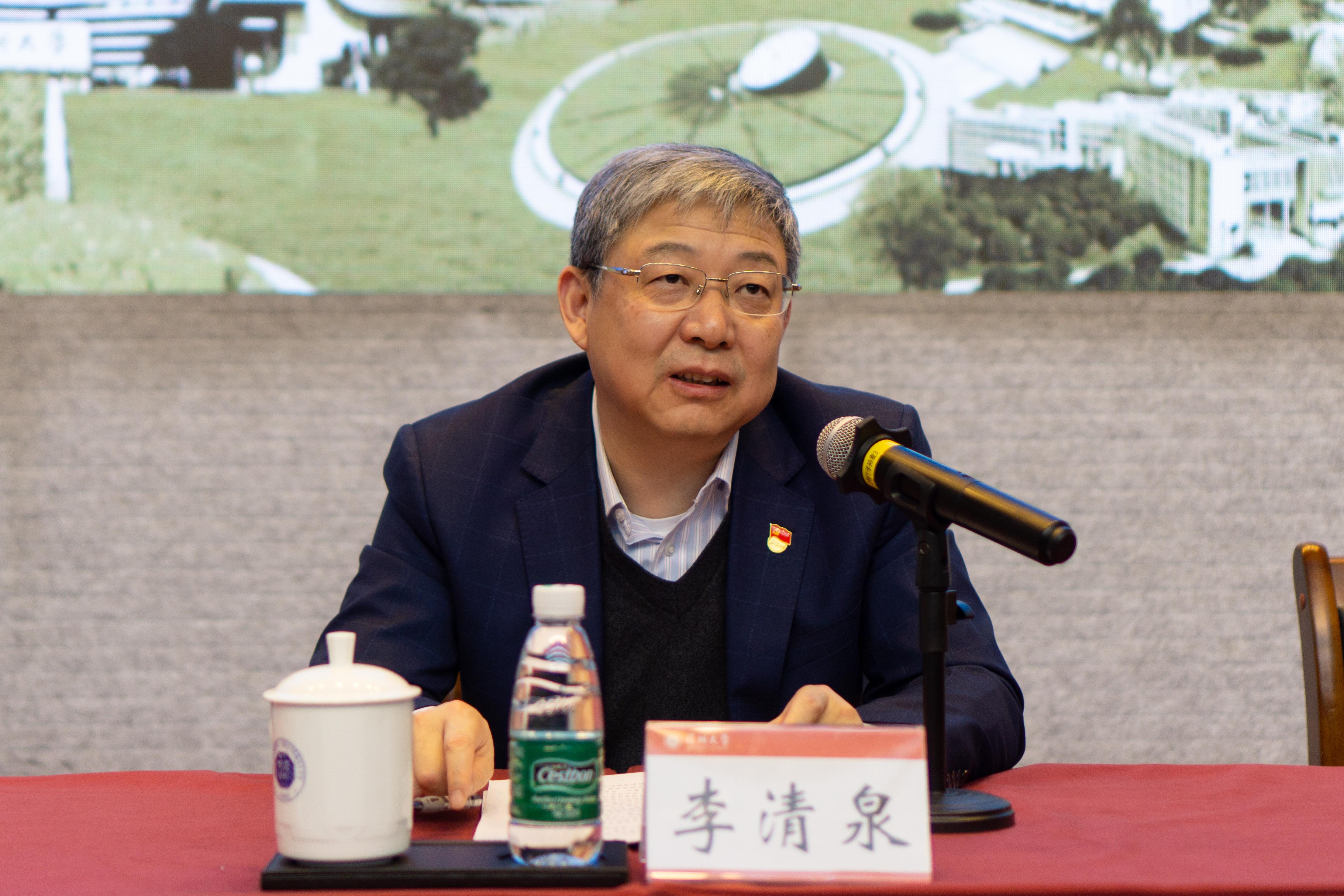 深圳大学召开期末工作会议