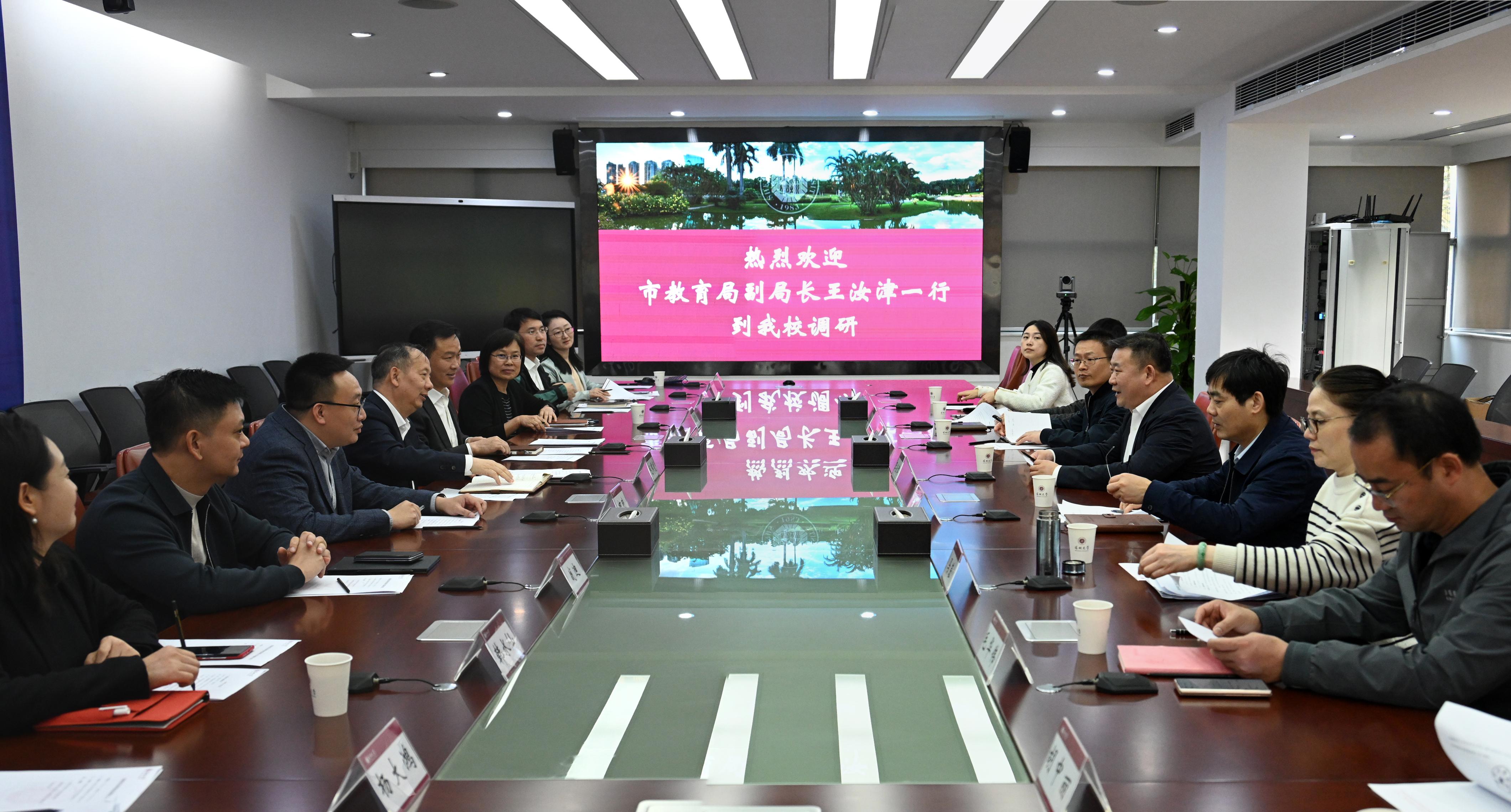 深圳市教育局副局长王汝津一行到深圳大学调研
