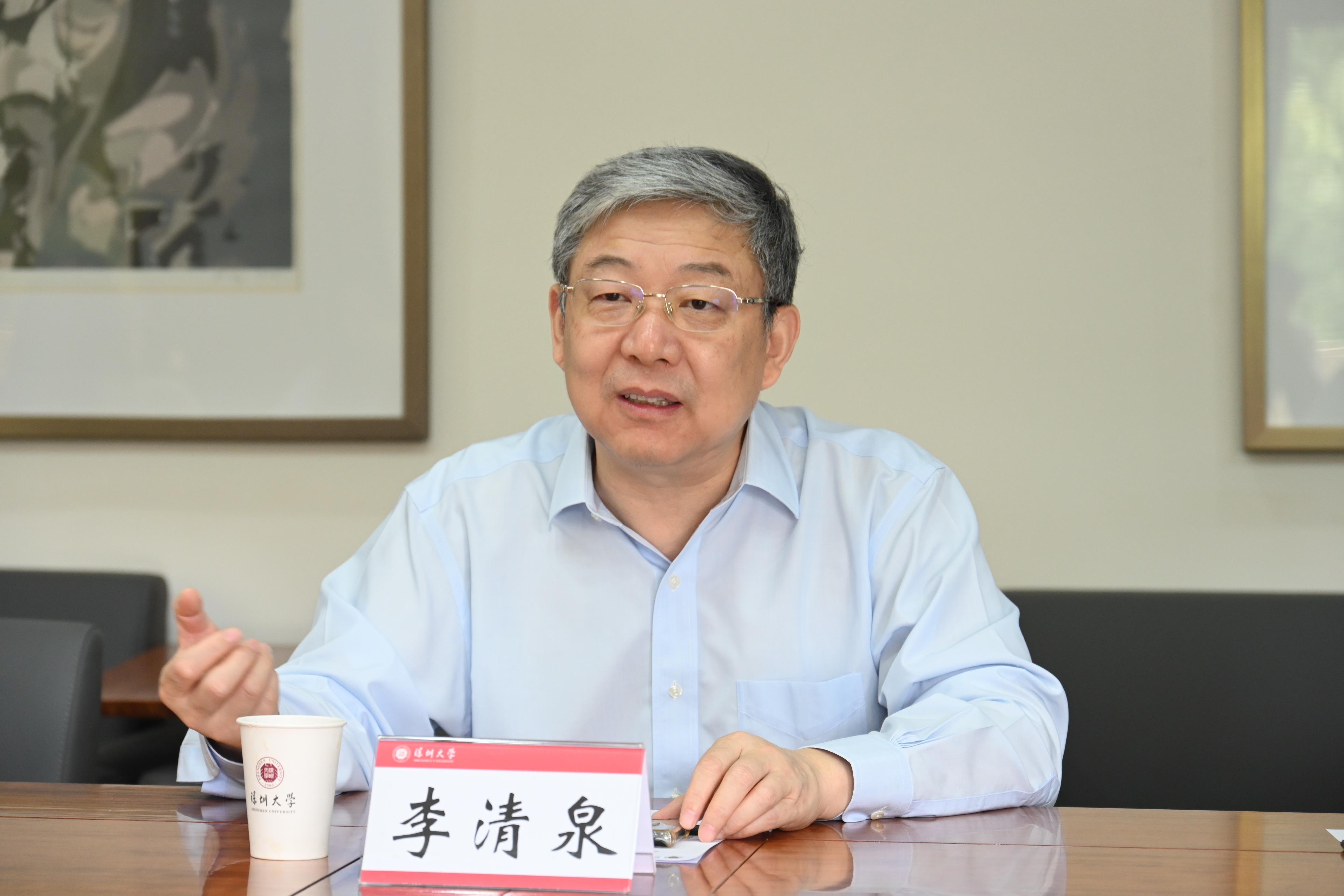 滇西应用技术大学党委副书记、校长袁希平一行到深圳大学交流