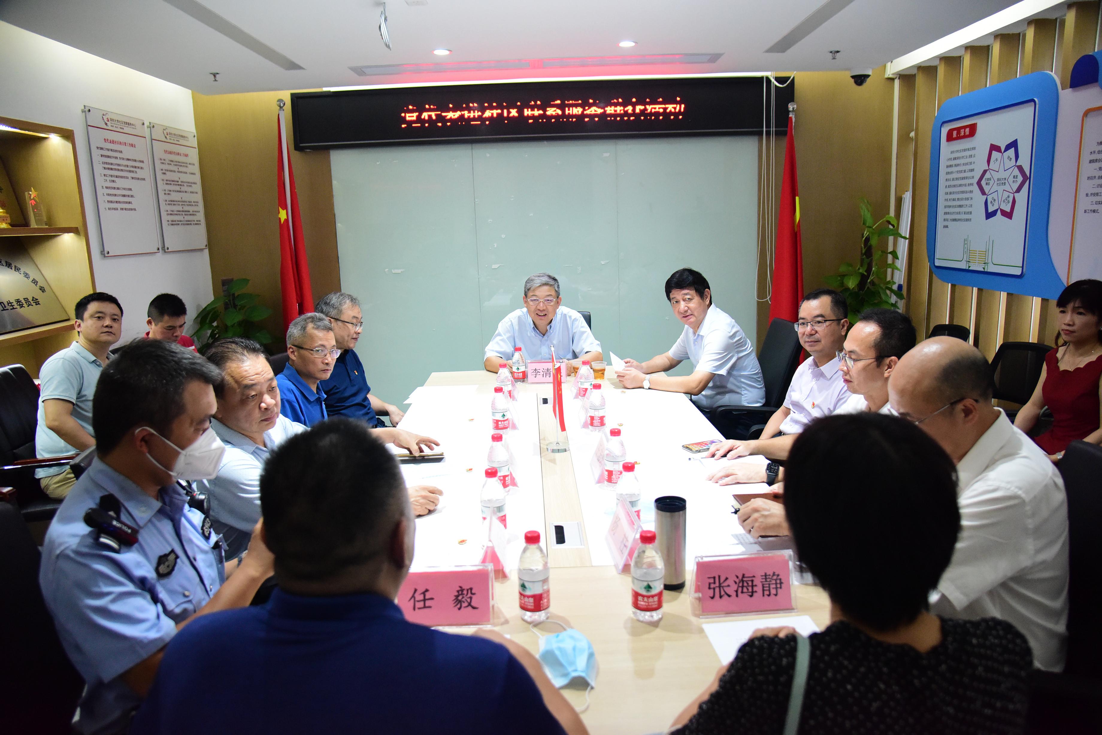 “党代表进社区”：校党委书记、校长李清泉深入深大社区联系服务群众