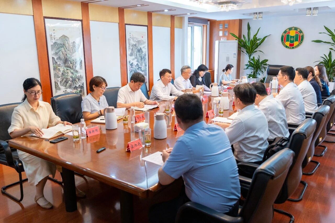王洪祥与深圳大学徐波一行座谈 王振江参加