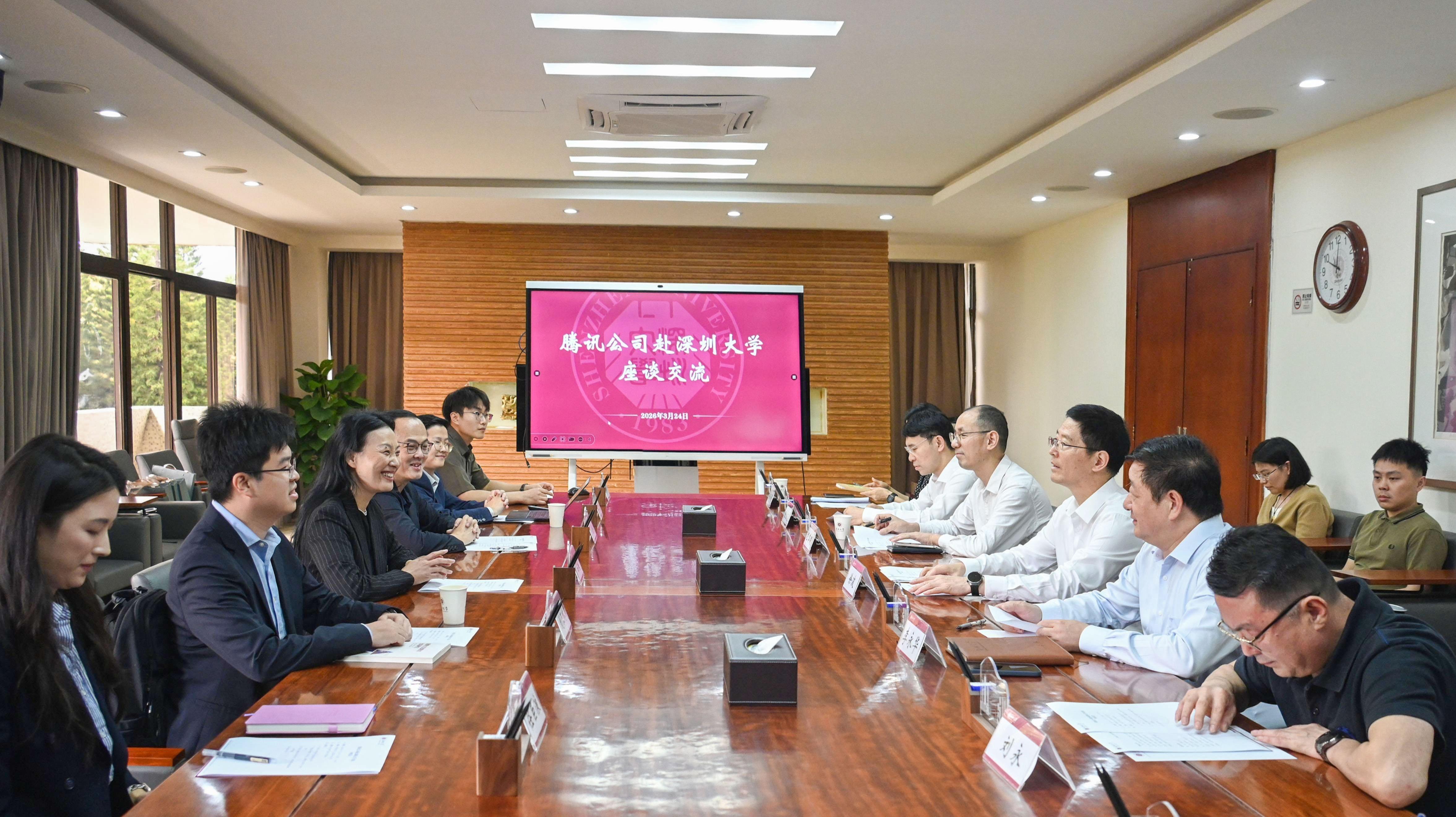 腾讯公司腾讯云副总裁石梅一行来访深圳大学