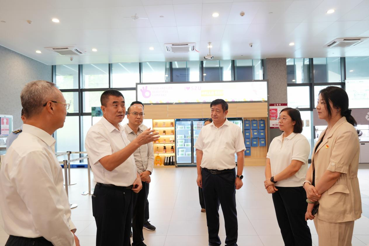 市纪委监委派驻十一组组长栾广慧一行到深圳大学开展食品安全专项督导检查