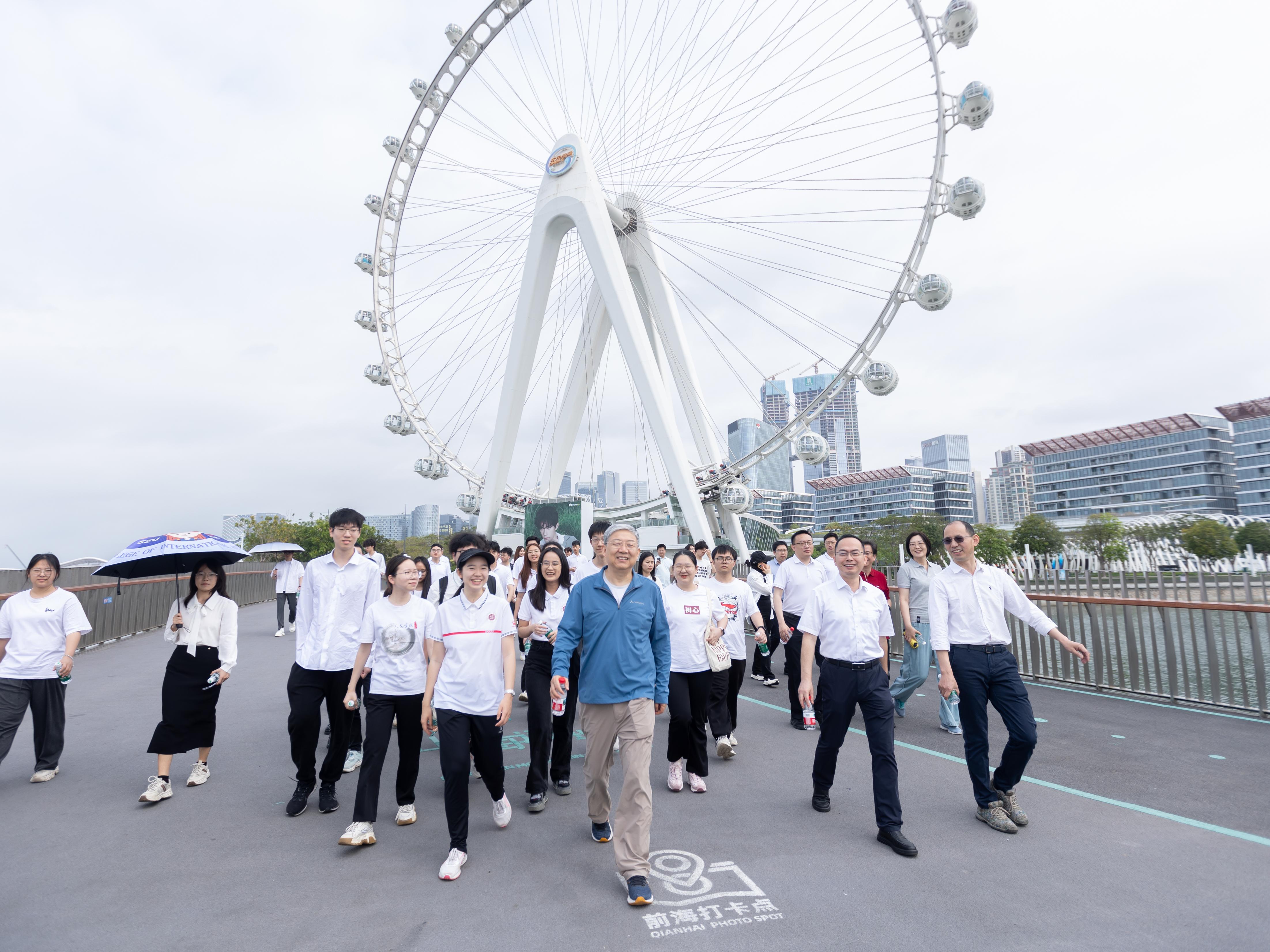 徒步+座谈+入团仪式+植树！深圳大学“五四青年节”系列活动浸润学子心