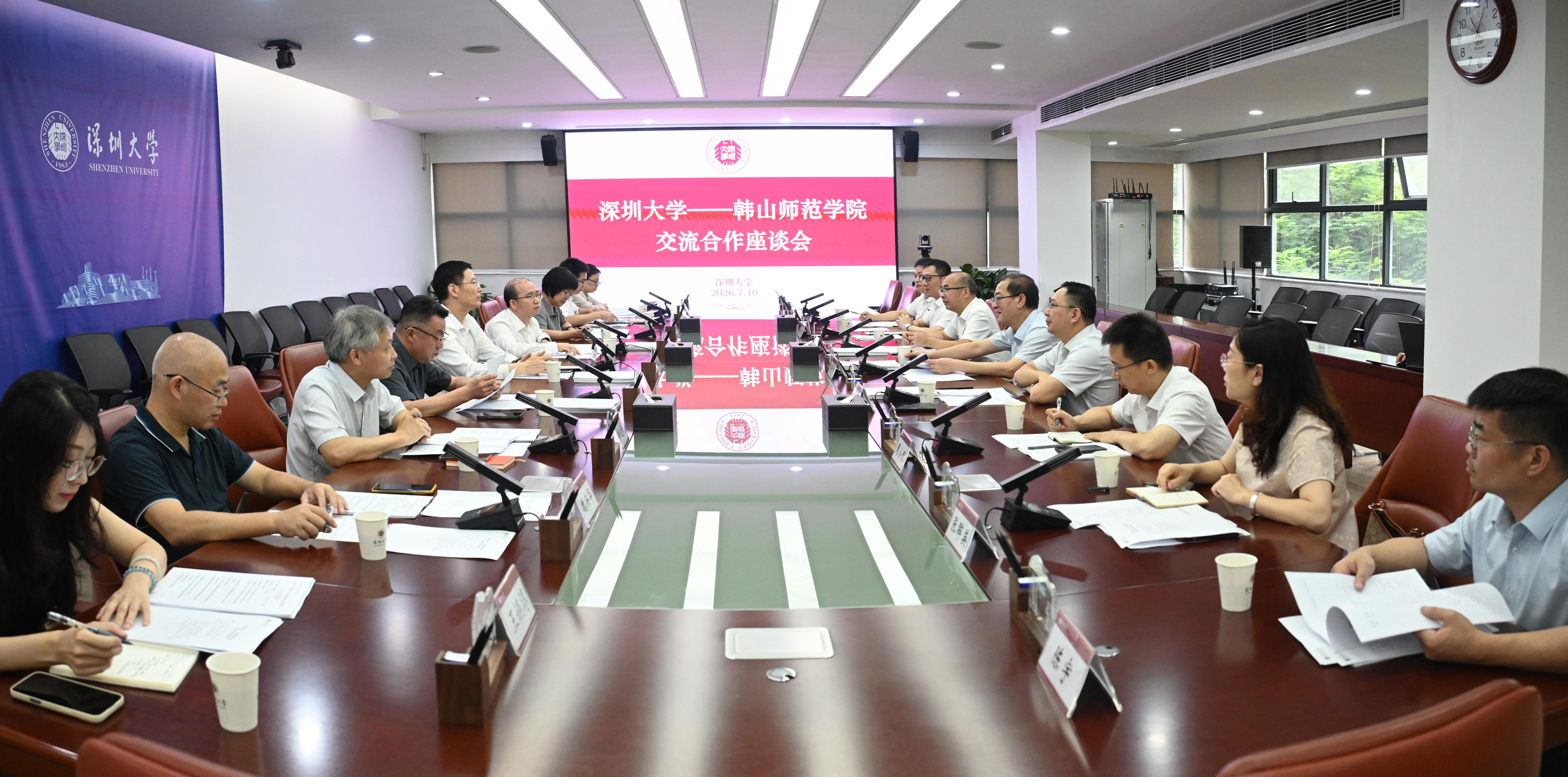 韩山师范学院党委书记吴青川到访深圳大学交流